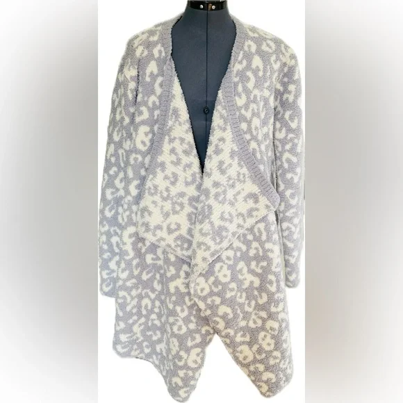 UGG Phoebe Cardigan Wrap Cloudy 
Grey/Lavender Leopard
COZY!
Very Good condition - Picture 2 of 6